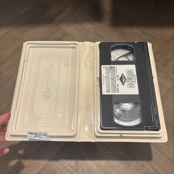 NWT Bundle of 6 Classic Disney VHS Movies - Picture 3 of 7